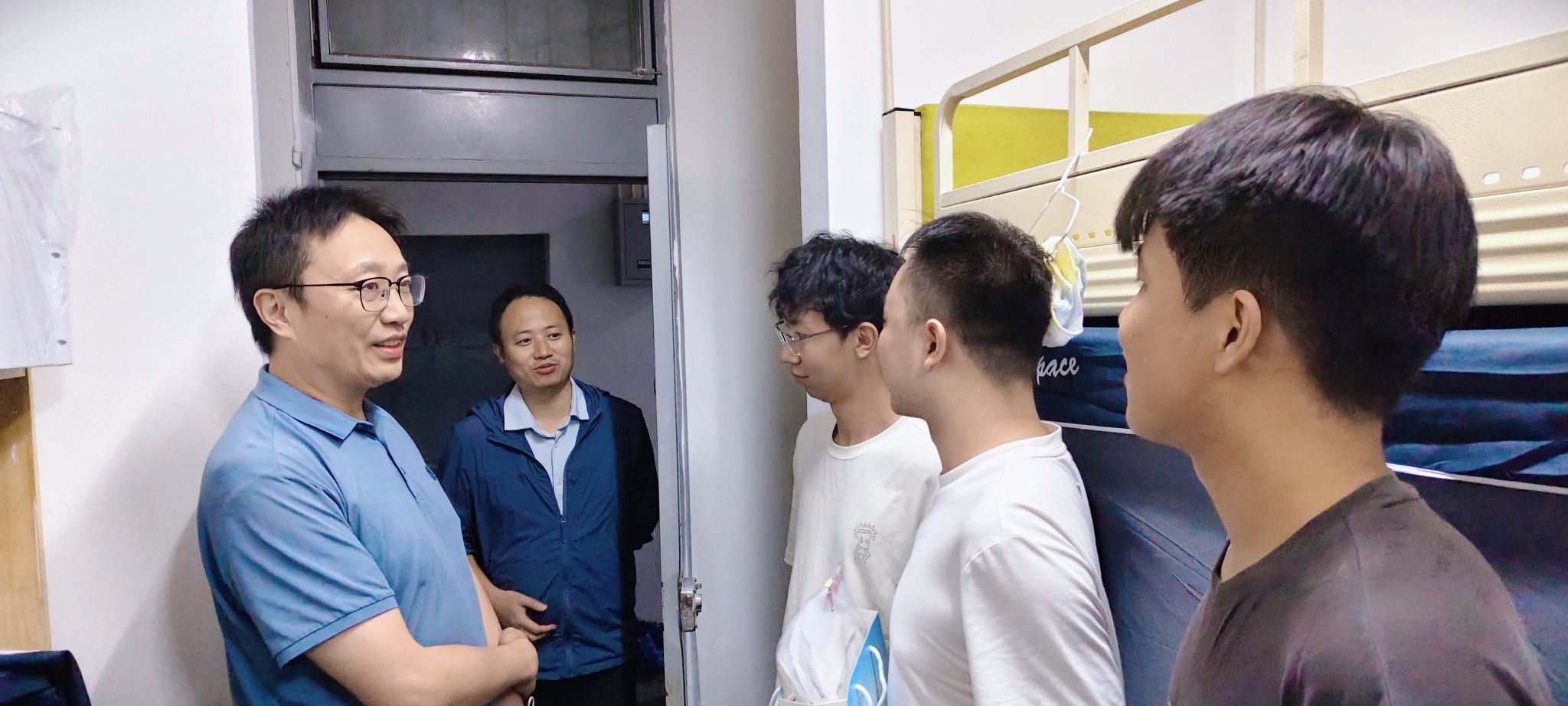 磁浮中心开展2026级研究生新生宿舍走访